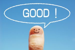 爪に笑顔マークが描かれた親指と、GOOD！の吹き出し