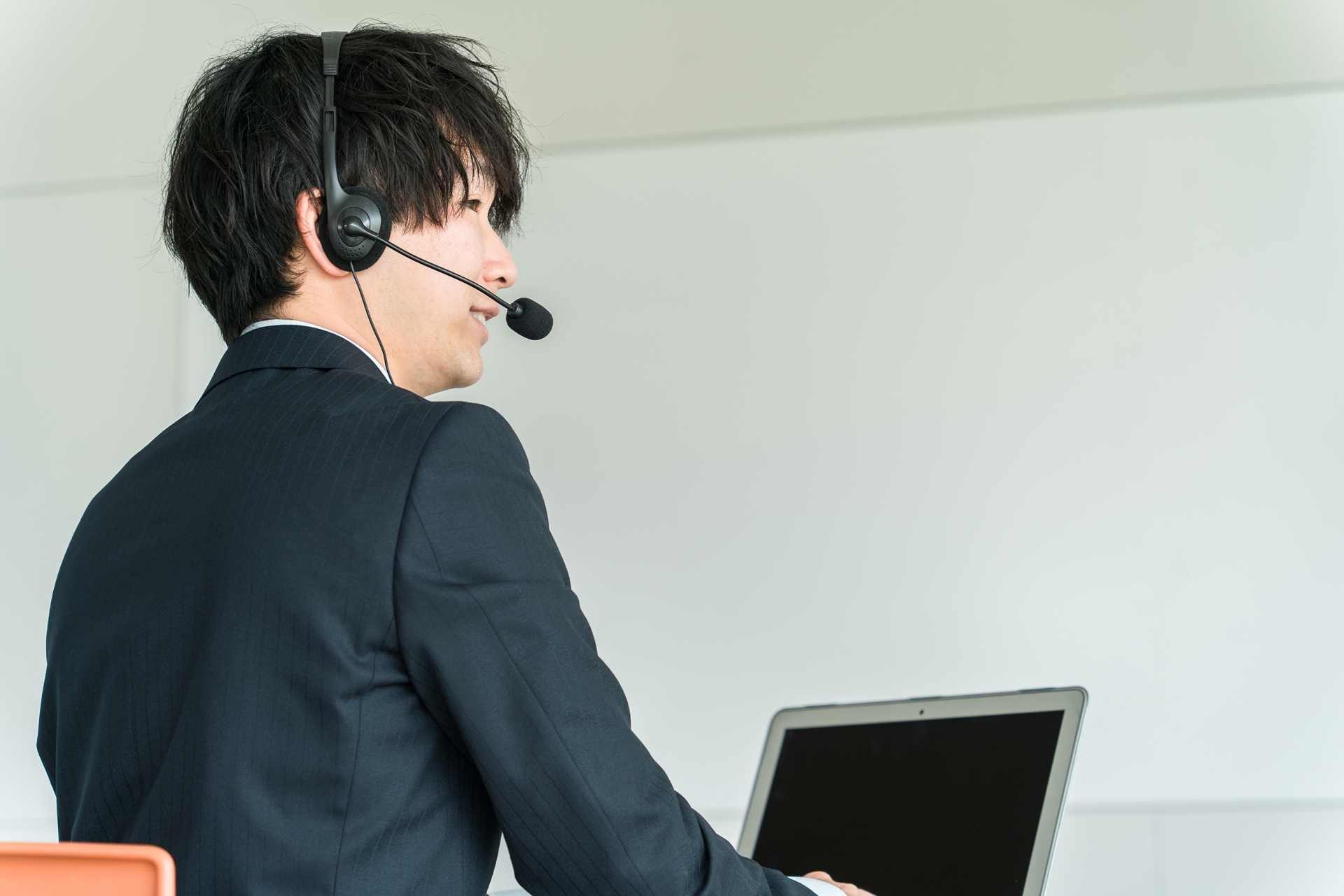 仕事中のインサイドセールス